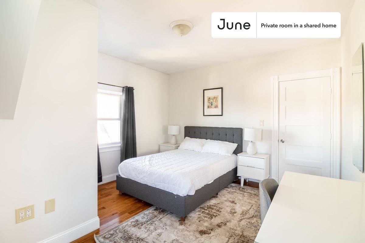Private bedroom in 7 bed/2 bath Home - Private bedroom in 7 bed/2 bath Home