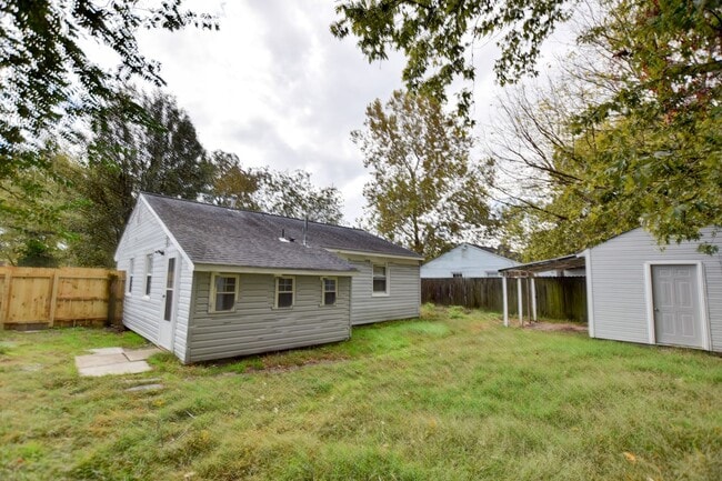 Building Photo - 1923 Bancroft Dr