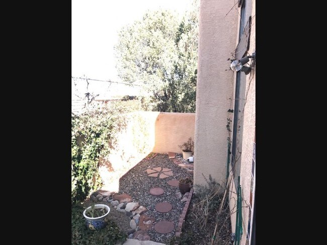 Building Photo - 6423 Monte Serrano NE