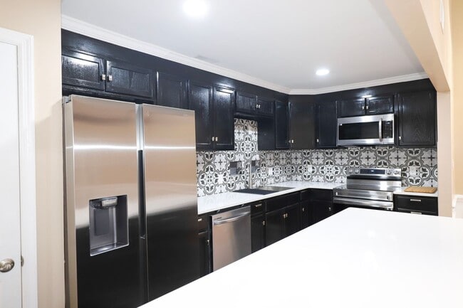 Building Photo - EXECUTIVE LUXURIOUS TOWNHOME