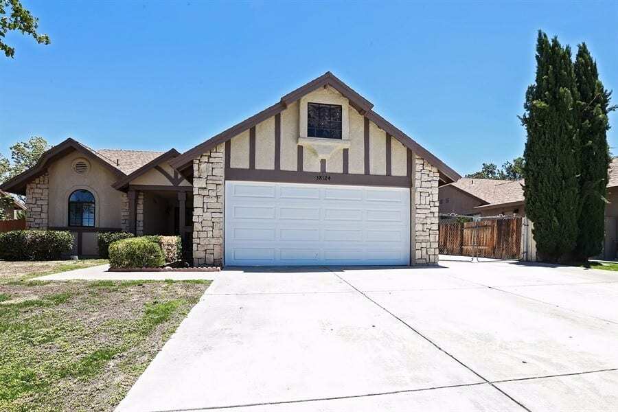 Primary Photo - 38124 Aspencade Ct