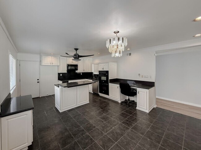 Foto del edificio - CORNER LOT POOL HOME | JUST REMODELED 4 BEDROOM | FOR RENT IN WEST GARDEN GROVE