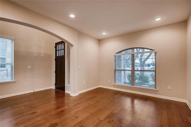 Foto del edificio - 2305 Cactus Valley Dr