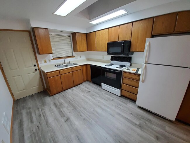 Building Photo - 606 Deeded Ln SW