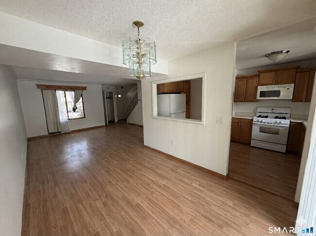 Foto del edificio - 155 Cottonwood Rd