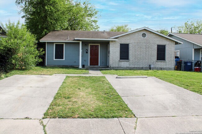 Building Photo - 812 W Olmos Dr