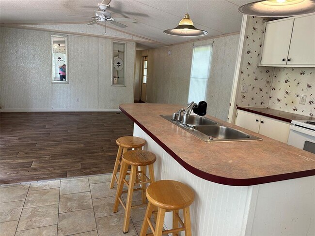 Building Photo - 125 Boxwood Dr