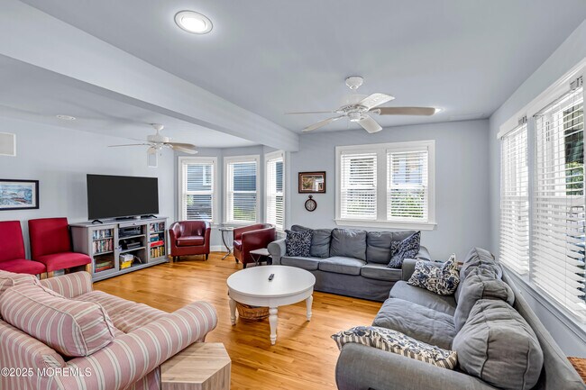 Foto del edificio - 306 Ocean Park Ave