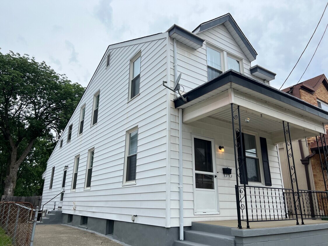 Front - 4413 Tower Ave