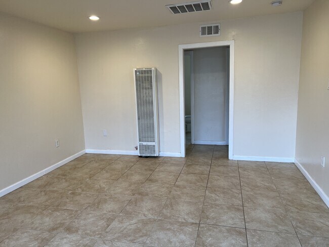 Foto del edificio - 718 Charlana Dr