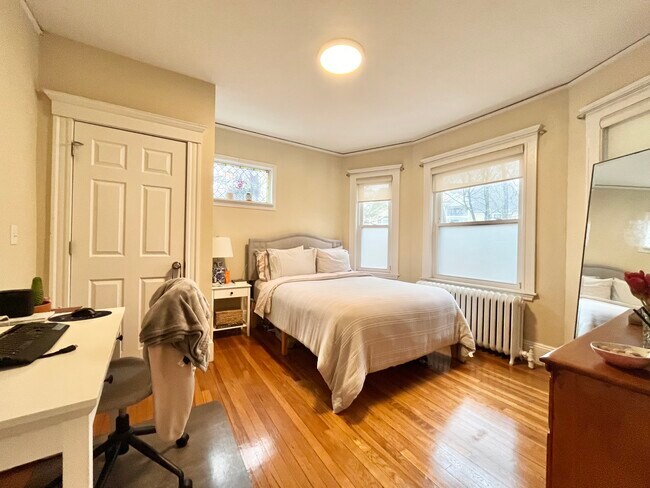 Building Photo - 5 Glenley Ter