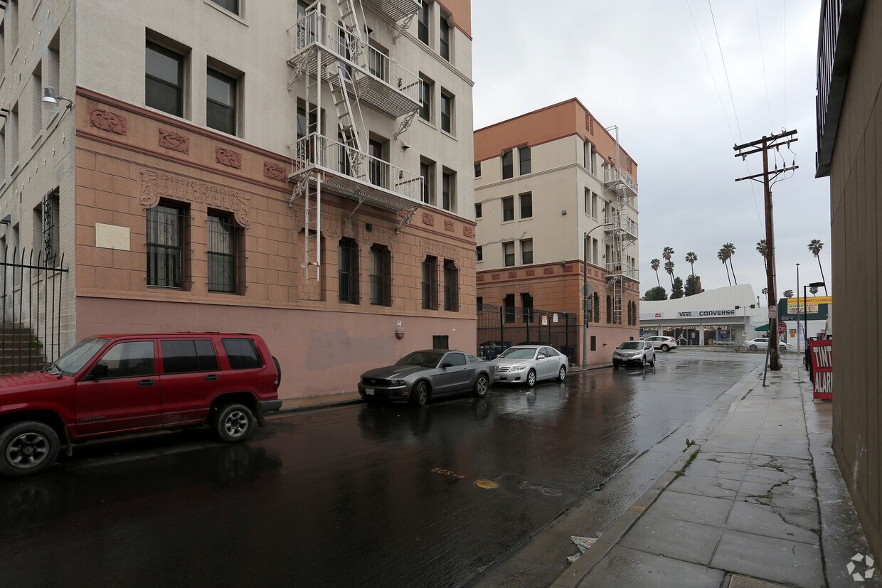 Foto del edificio - Tuelyn Terrace Apartments