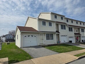 Building Photo - 1122 Bernice Dr