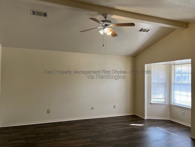Foto del edificio - 3509 Price Cir