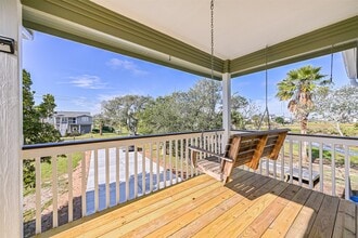 Building Photo - 2118 103rd St