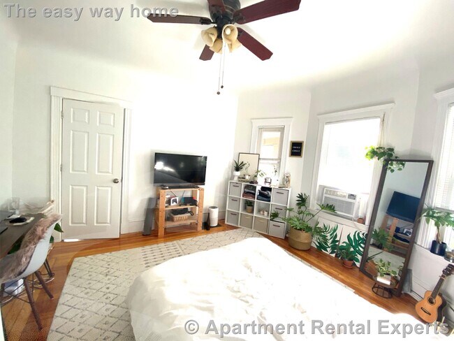 Building Photo - Renovated 3 Bedroom  - Walk to Davis Square