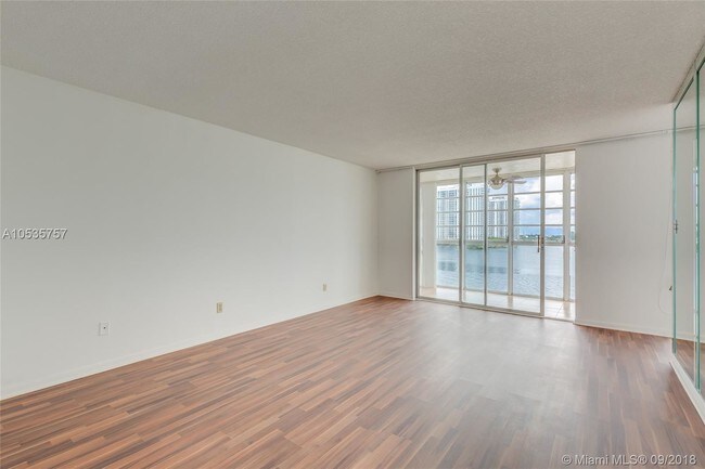 Building Photo - REEF NORTH CONDO