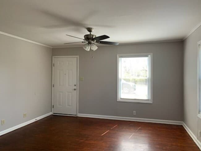 Building Photo - 204 Sunset Ct
