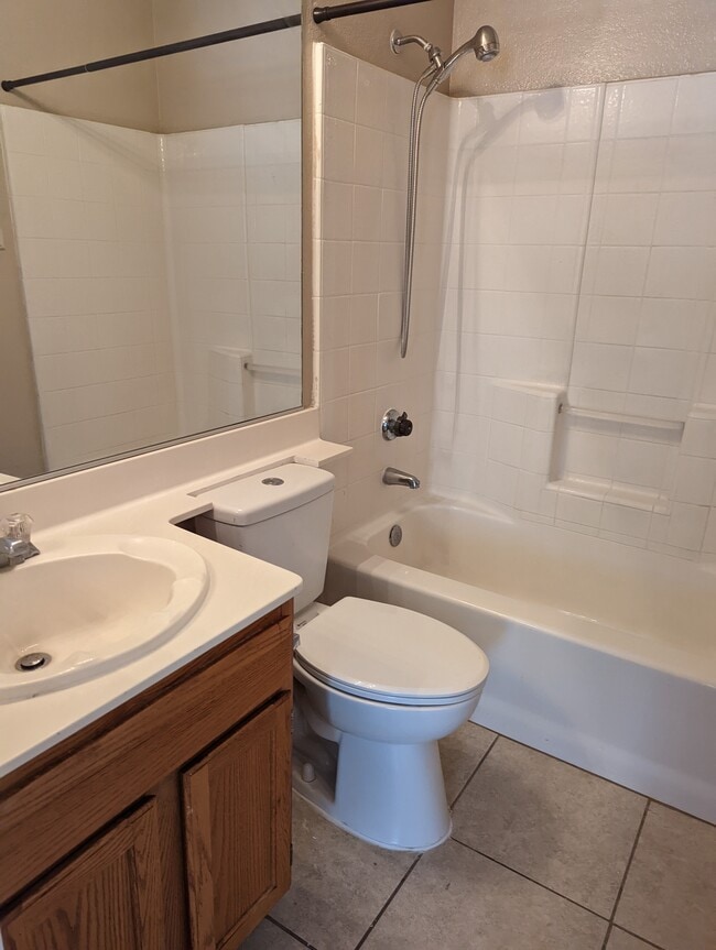 Building Photo - 3734 Hickory Ct