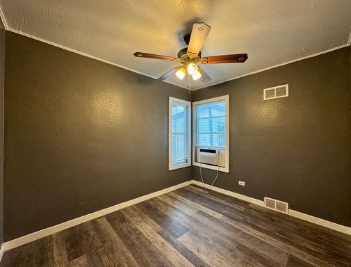 Foto del edificio - Newly Renovated 3 Separate Dwelling property in Denver! Available NOW