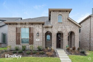 Building Photo - 2516 Elm Pl