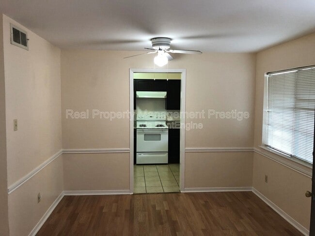 Photo - 1520 Yale St Apartment