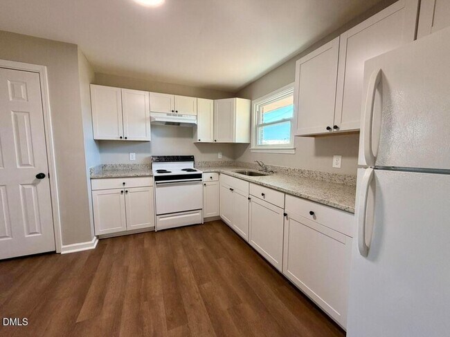 Foto del edificio - 910 E Divine St