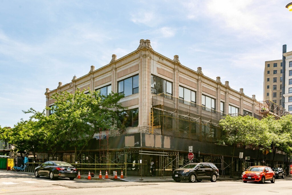 Primary Photo - W Lawrence Ave