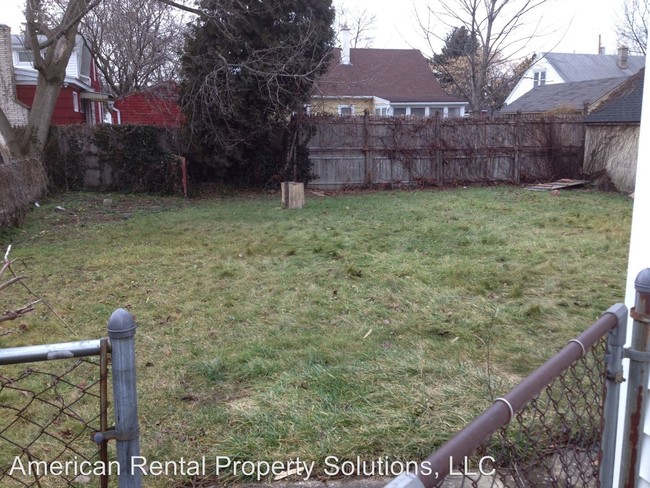 Building Photo - 263 Crossfield Rd
