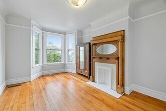 Building Photo - 263-267-267 S Van Ness Ave