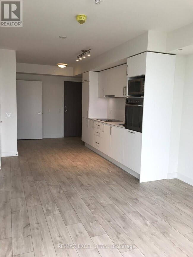 Building Photo - 27 Bathurst St