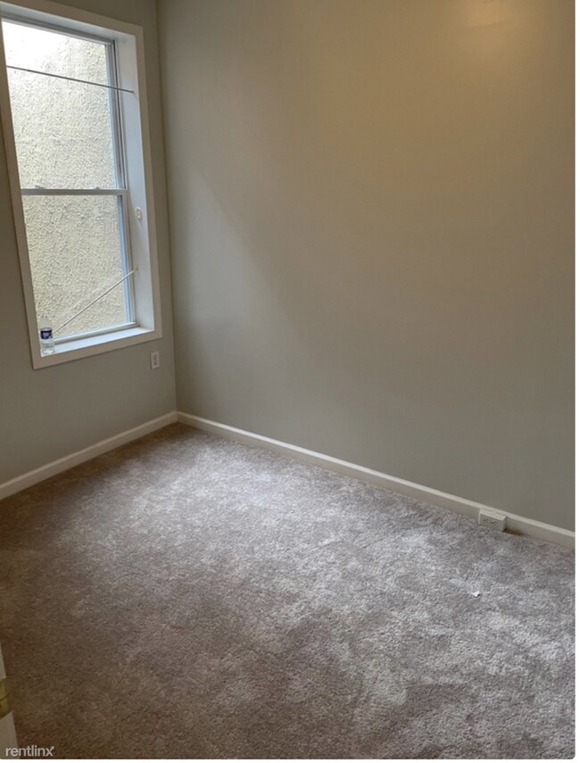 Foto del edificio - 3 br, 2.5 bath Duplex - 2220 Madison Avenue 2