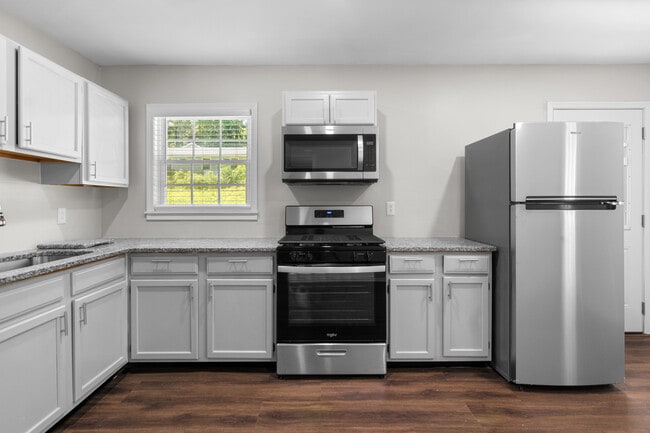 Photo - 1380 Plaza Ave SW House