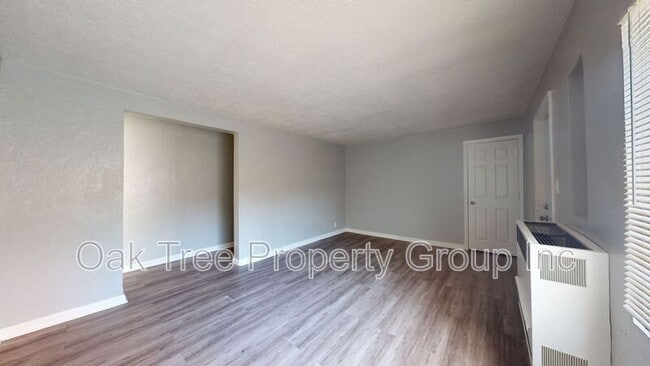 Foto del edificio - 6621 Bancroft Ave