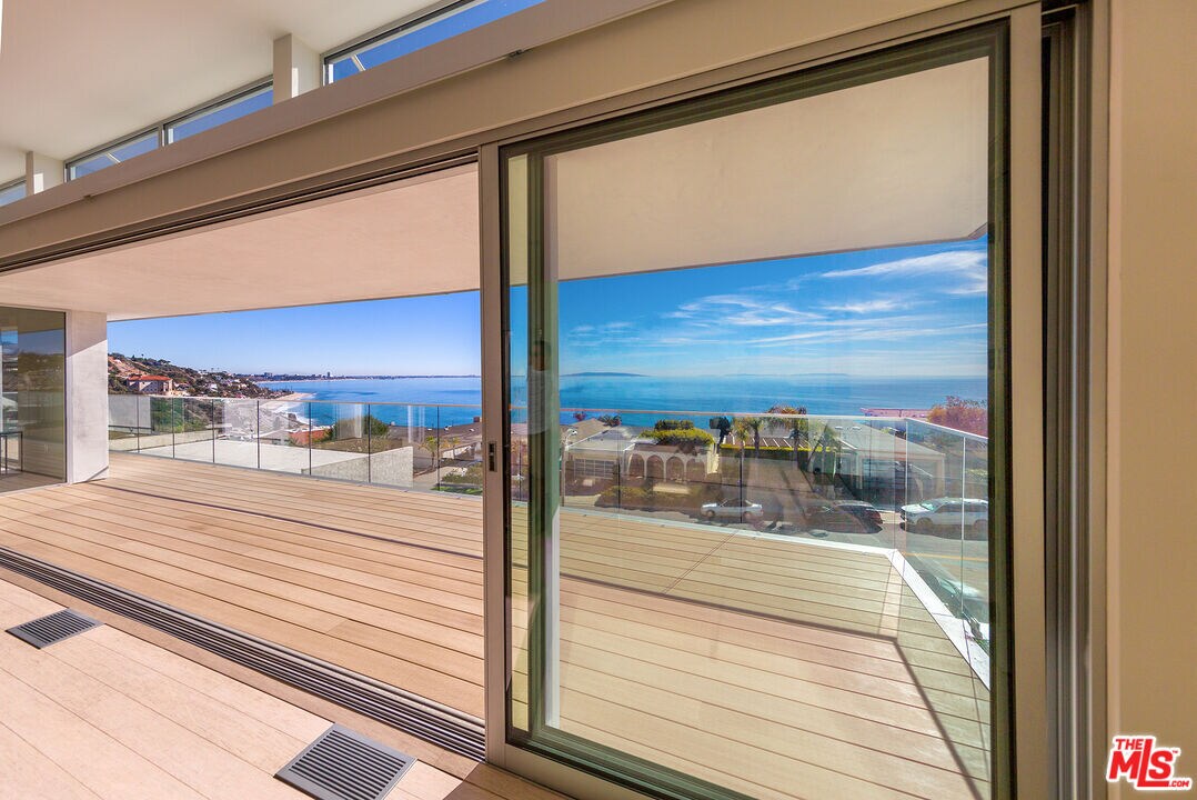 Foto principal - 18223 Coastline Dr