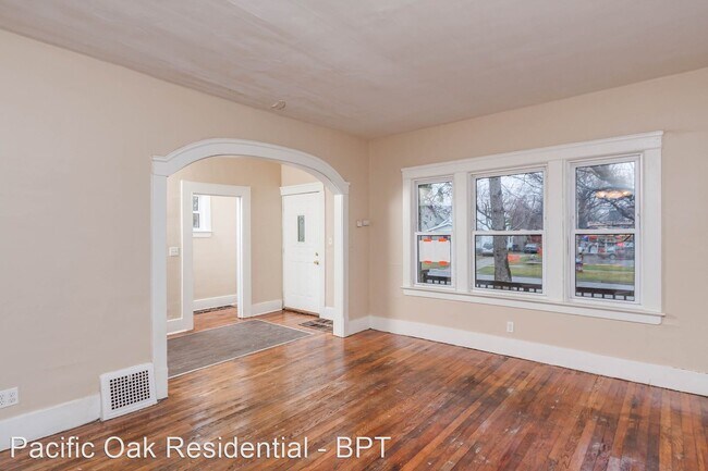 Foto del edificio - 5 br, 1 bath House - 844 W 22nd St