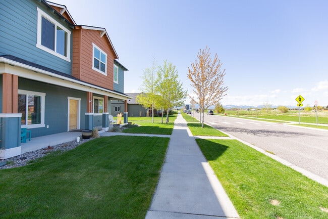 Building Photo - 136 Bull Frog Dr