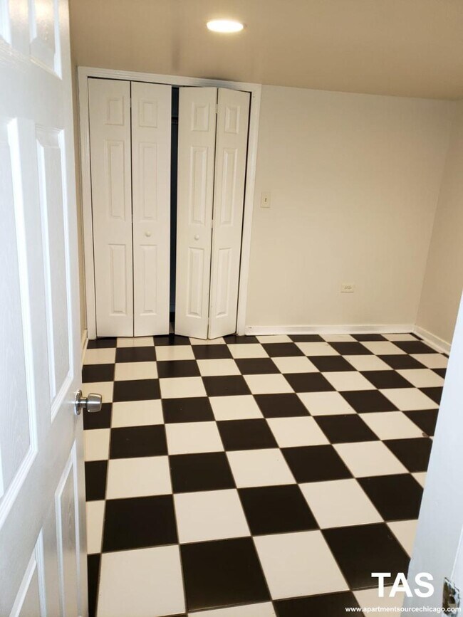 Foto del edificio - 2230 N Lockwood Ave