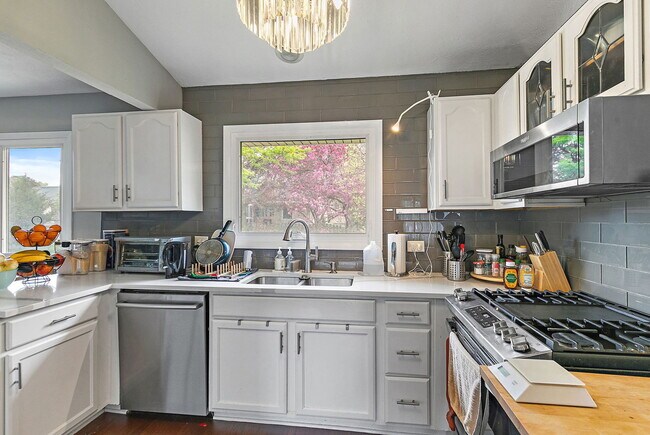 Foto del edificio - 121 Millis Ln