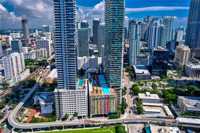 Foto del edificio - 1300 S Miami Ave