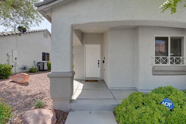Building Photo - CHARMING 2 BEDROOM TOWNHOME IN SOUTHERN HIGHLANDS