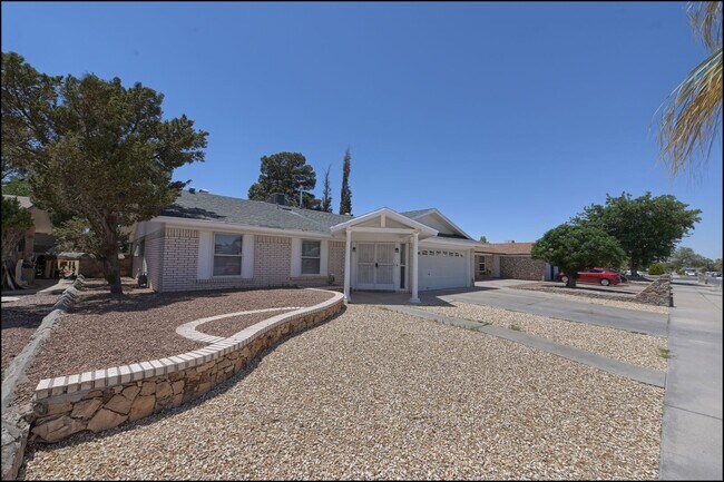 Foto del edificio - 1739 Russ Randall St