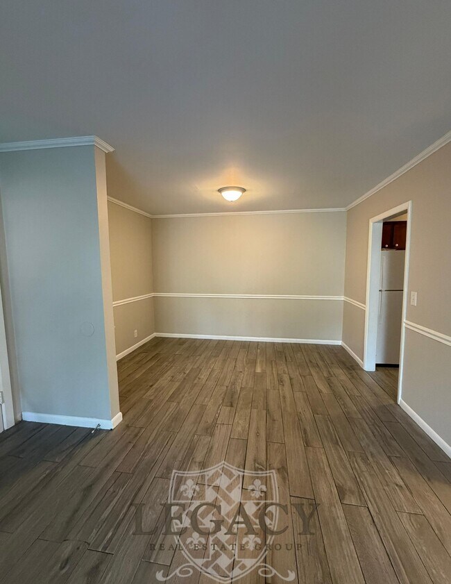 Foto del edificio - 370 Wallace Rd