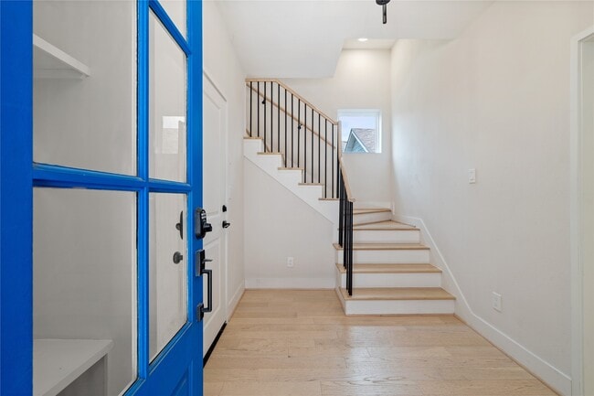 Foto del edificio - 2206 Lou Ellen Ln