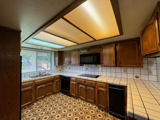 Foto del edificio - 3 Bedroom/2 Bath Home Off of South H Near ...
