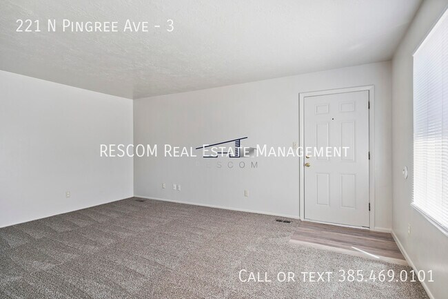 Foto del edificio - 221 N Pingree Ave
