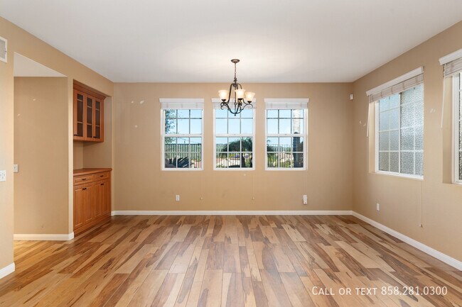 Building Photo - 1177 Parkview Dr