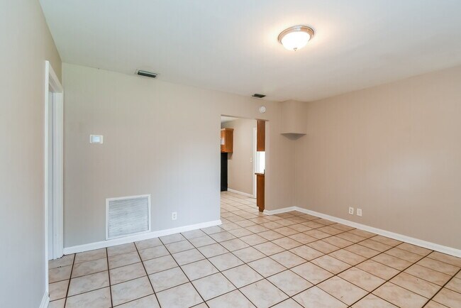 Building Photo - 6012 Commodore Dr