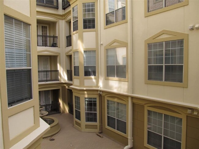 Building Photo - 7575 Kirby Dr
