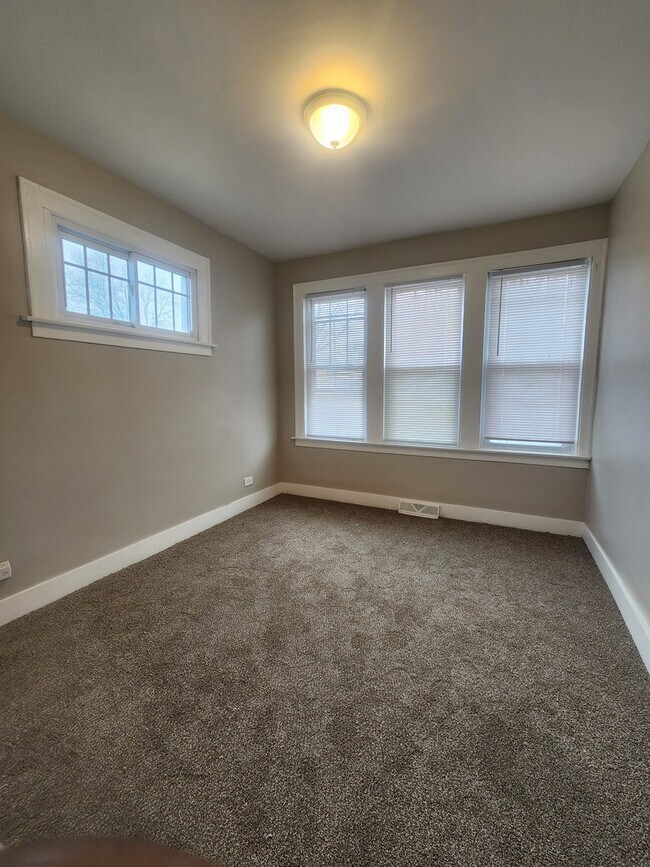 Foto del edificio - 8000 S Woodlawn Ave